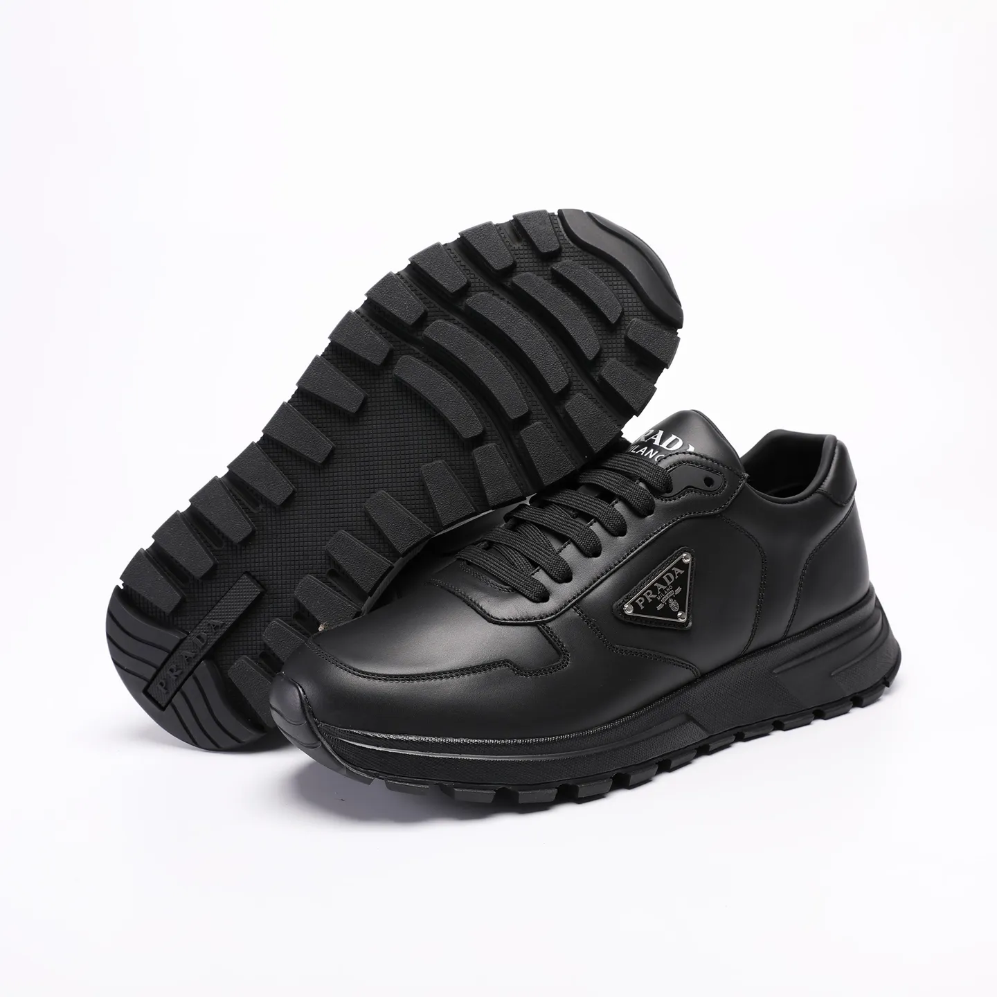 Batch 580 [PRADA] Men's shoes are popular in the counter, official website synchronization, high-quality shipments. Fabric: original cowhide with snakeskin. Lining: cowhide feet + cowhide lining. Outsole: original TPU + foam. Size: 38-46